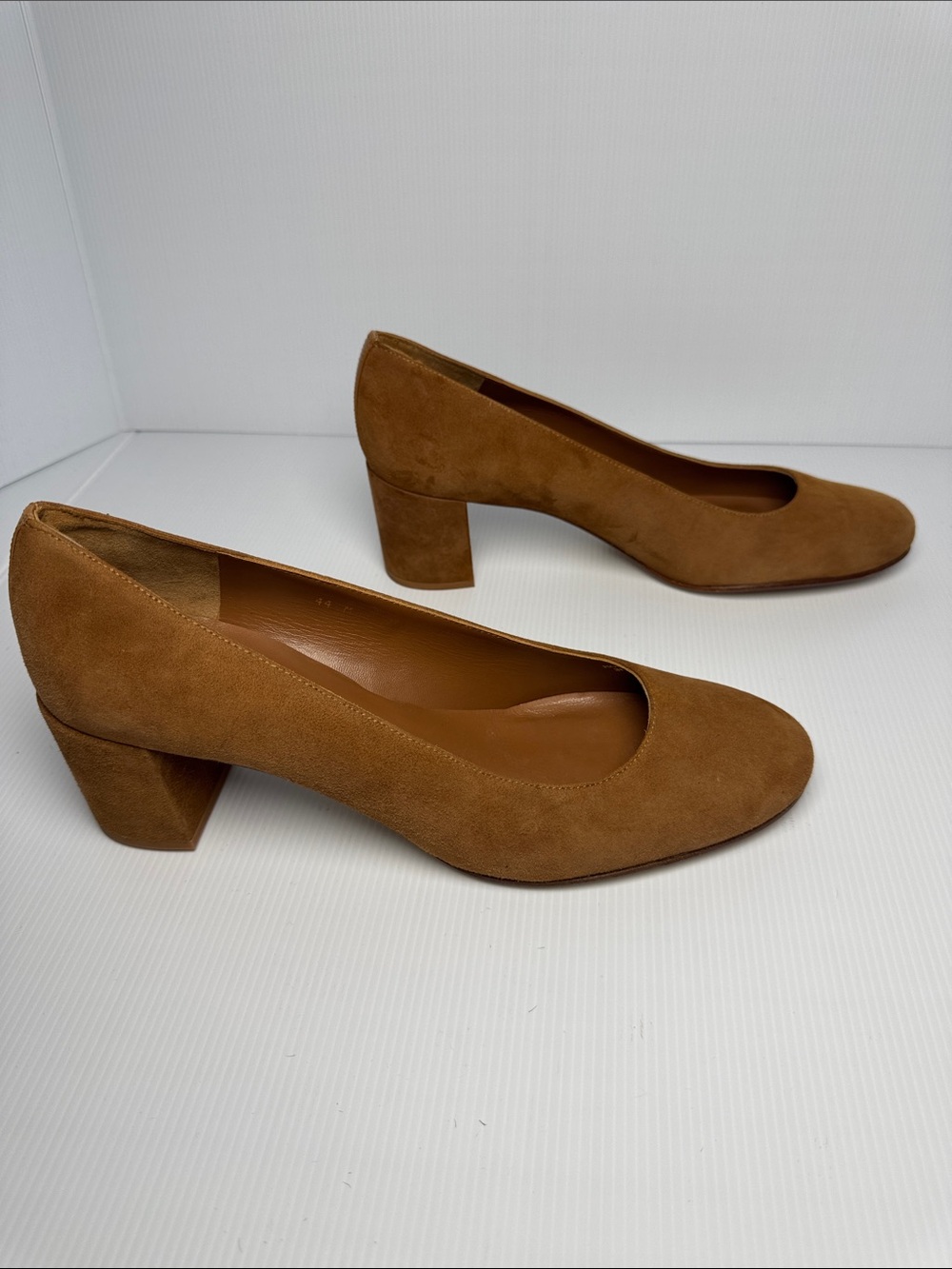 MARGAUX NWOB The Heel Warm Tan Suede Classic Block Heel Pumps Handmade Spain 44